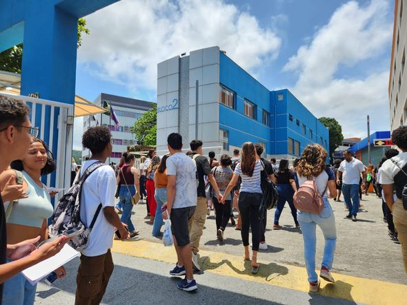 Portões abertos para realização do Enem 2023 na Faculdade Faesa por Ricardo Medeiros 
