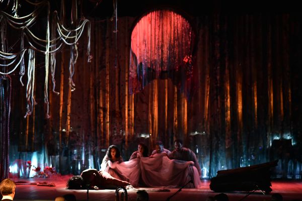 Ópera Contos de Júlia