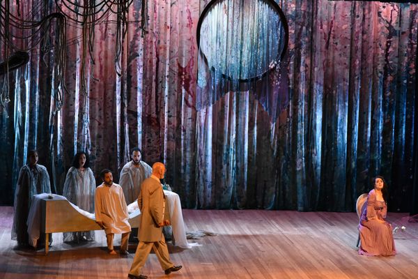 Ópera Contos de Júlia