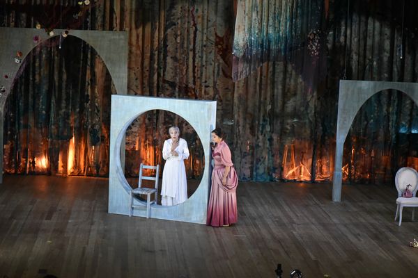 Ópera Contos de Júlia