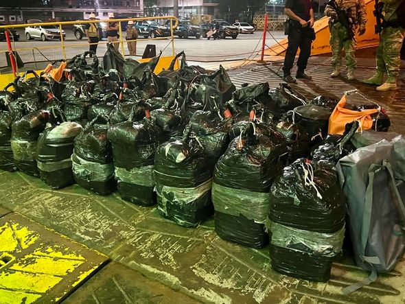 Operação encontra 1,5 tonelada de cocaína em navio no Porto de Vitória por Polícia Federal
