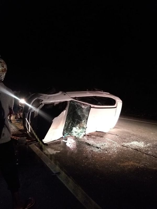 Acidente deixa três pessoas feridas em Anchieta por Leitor| A Gazeta 