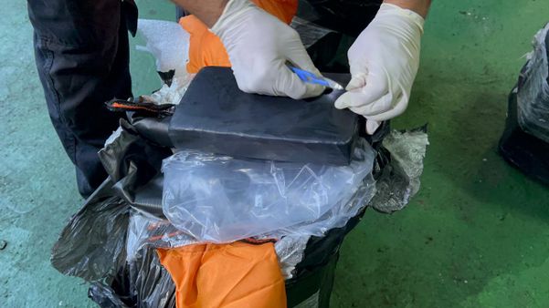 Operação encontra 1,5 tonelada de cocaína em navio no Porto de Vitória por Polícia Federal