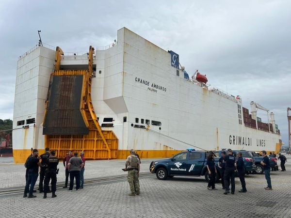 Operação encontra 1,5 tonelada de cocaína em navio no Porto de Vitória