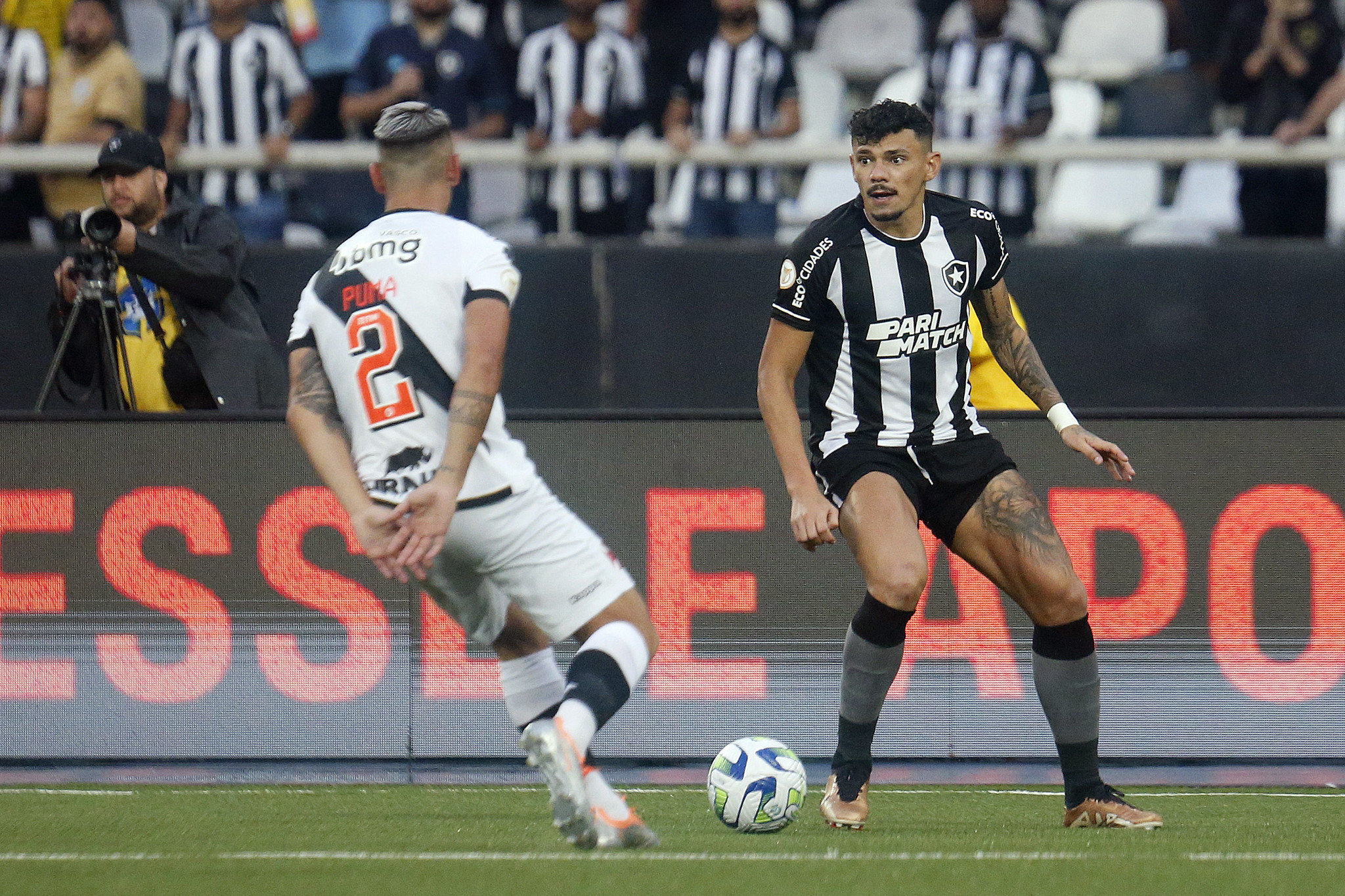 Por que o jogo Botafogo x Grêmio hoje acontece em São Januário?