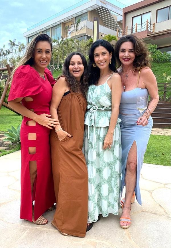 Isabela Bussade , Jackie Campos , Maria Bussade e Sylviene Cani em festa da avó Myrtes Bussade no Alto da Bacutia 