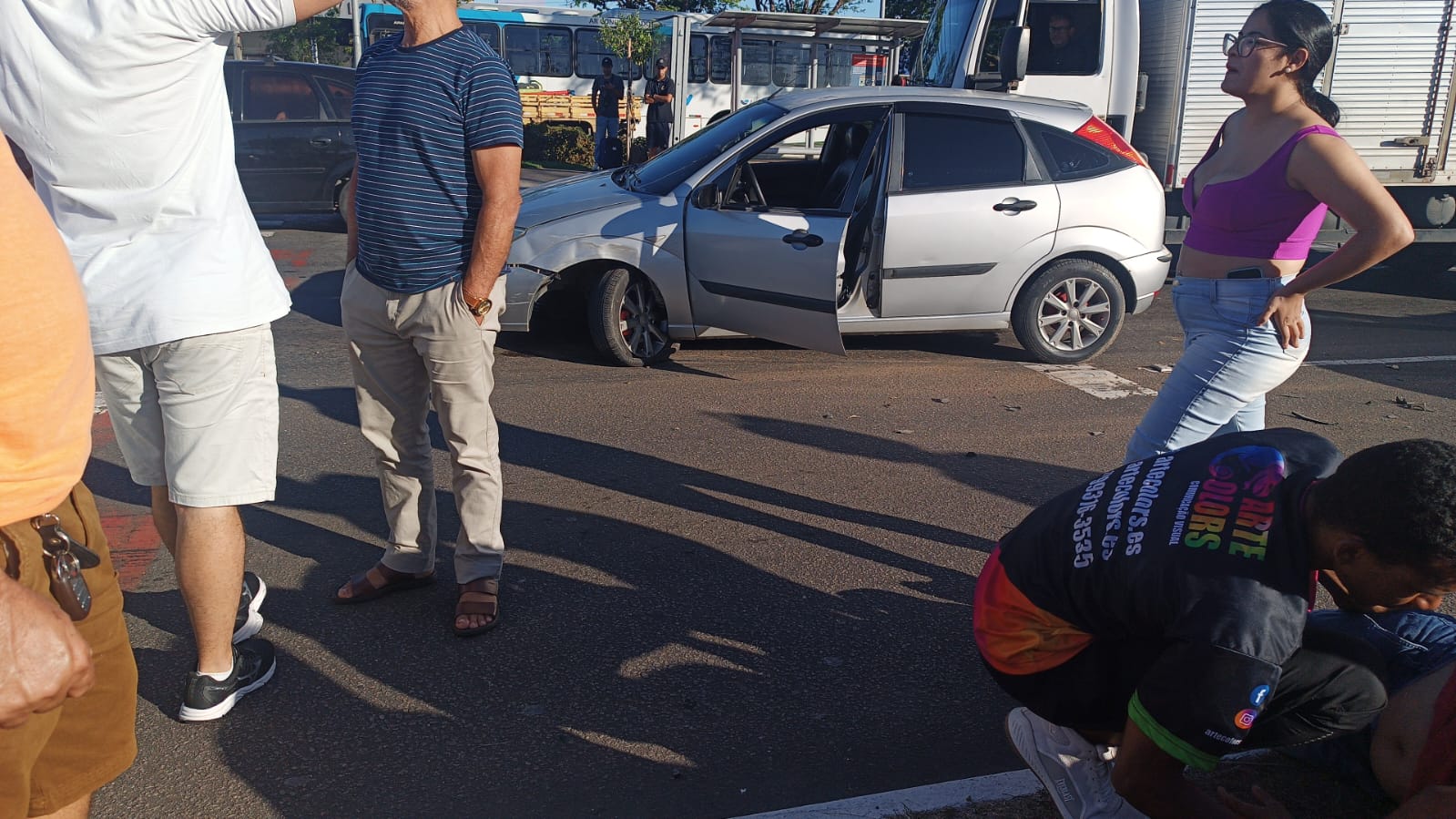 Um dos motoristas passou mal e foi socorrido pelo Samu. Por volta das 18h, o fluxo já estava normalizado na região, próximo ao antigo Aeroporto de Vitória