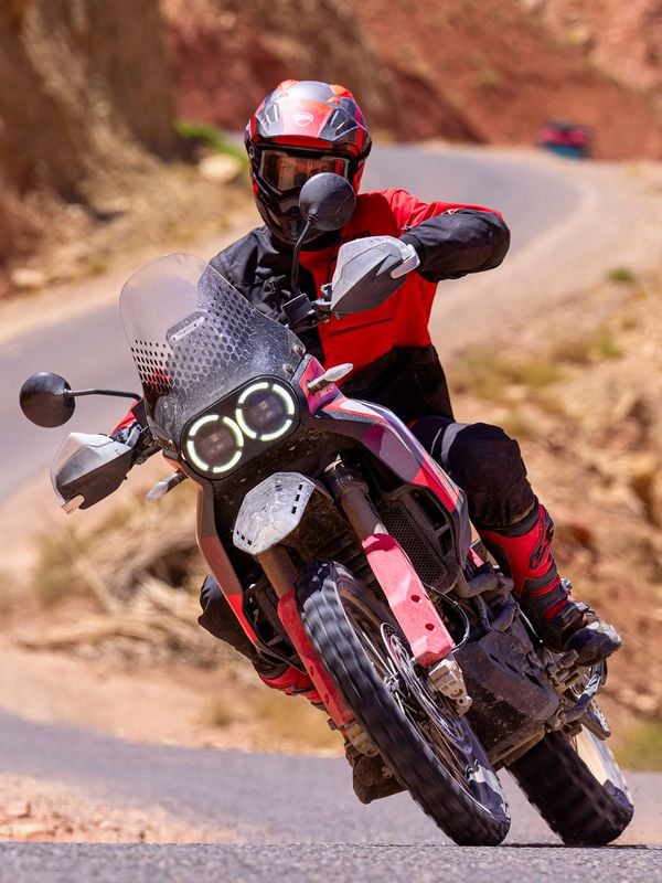 Ducati DR 2024 é uma configuração ainda mais radical da DesertX, com suspensões para off-road extremo