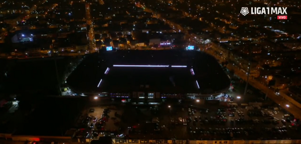 Estádio Alejandro Villanueva ficou às escuras após derrota dos donos da casa