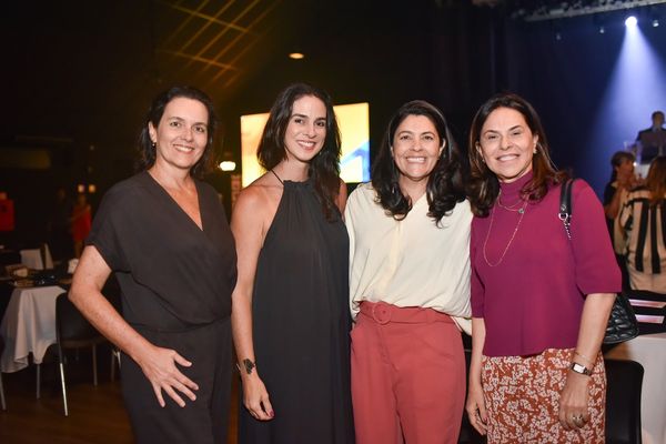 isabela Castello,  Livia Fortes , Taiza Ammar e Karla Ferreira Pinto