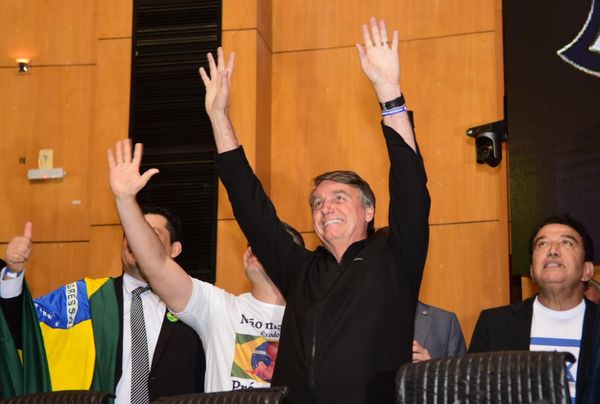 Jair Bolsonaro, ex-presidente da República, recebe homenagem na Assembleia Legislativa do Espírito Santo por Carlos Alberto Silva