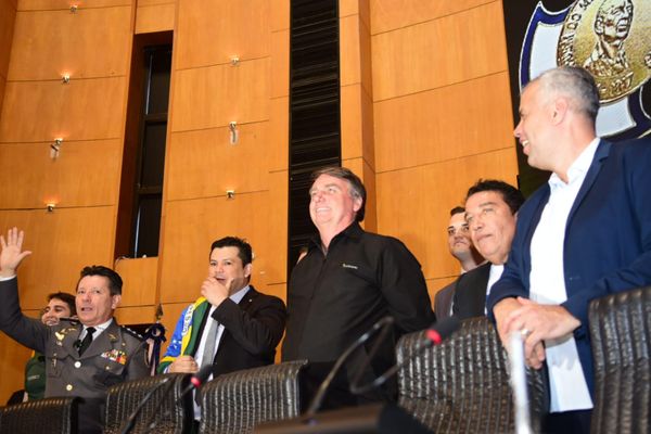 Jair Bolsonaro, ex-presidente da República, recebe homenagem na Assembleia Legislativa do Espírito Santo por Carlos Alberto Silva