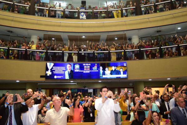 Jair Bolsonaro, ex-presidente da República, recebe homenagem na Assembleia Legislativa do Espírito Santo por Carlos Alberto Silva