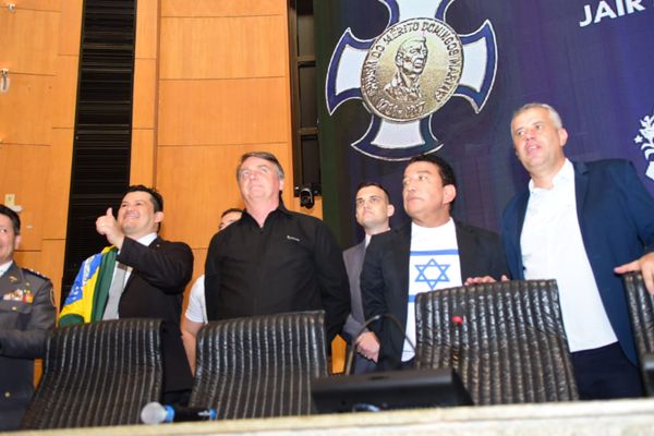 Jair Bolsonaro, ex-presidente da República, recebe homenagem na Assembleia Legislativa do Espírito Santo por Carlos Alberto Silva