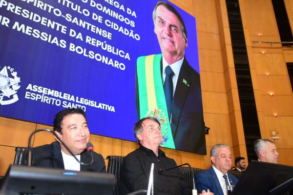 Jair Bolsonaro, ex-presidente da República, recebe homenagem na Assembleia Legislativa do Espírito Santo por Carlos Alberto Silva