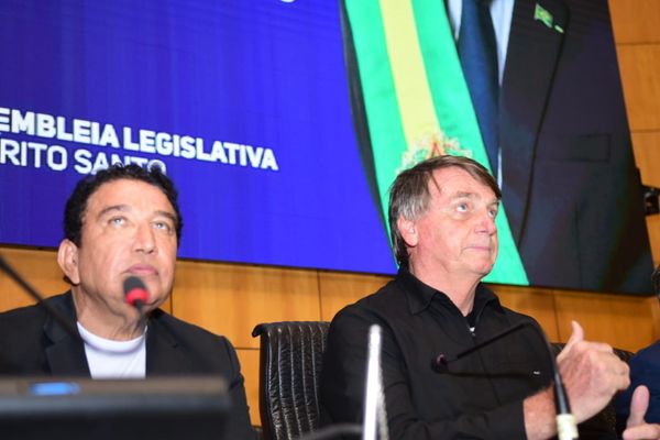 Jair Bolsonaro, ex-presidente da República, recebe homenagem na Assembleia Legislativa do Espírito Santo por Carlos Alberto Silva