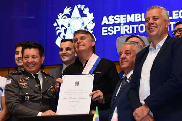 Jair Bolsonaro, ex-presidente da República, recebe homenagem na Assembleia Legislativa do Espírito Santo por Carlos Alberto Silva