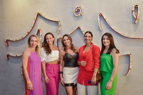 Juliana, Camila, Letícia Finamore, Isadora e Priscila
