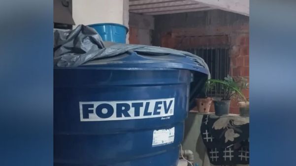 Caixa d'água onde mulher foi encontrada em Colatina
