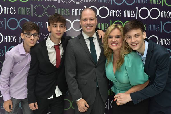 Dr. Leonardo Lessa e Dra Natalia Arantes e filhos