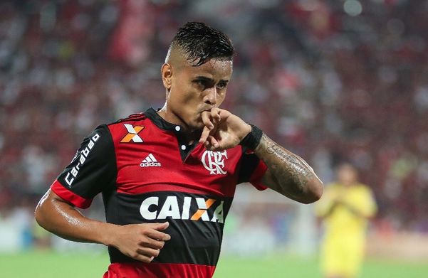 Everton acumula passagens por Flamengo, Grêmio e São Paulo