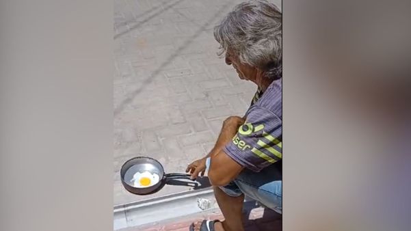 Morador de Cachoeiro “frita” ovo no calor do asfalto