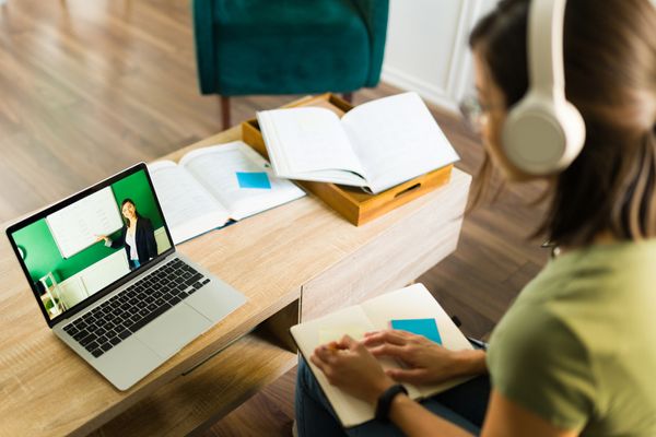 Oportunidade para se qualificar sem sair de casa