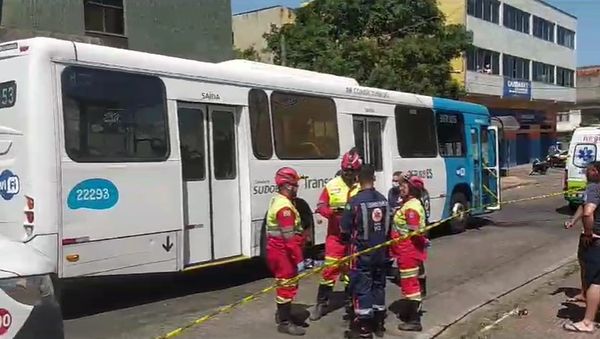 Mulher morre após ser atropelada pro ônibus na Serra