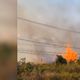 Imagem - Bombeiros combatem incêndio em vegetação em Marataízes