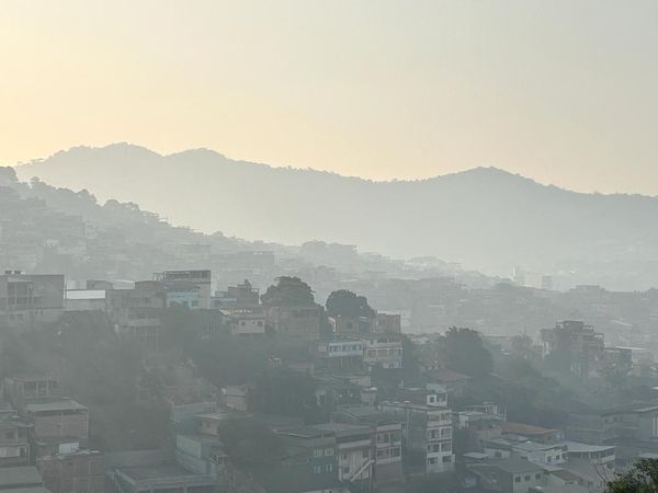 Nuvem de fumaça toma conta do céu em diversos bairros da Grande Vitória por Carlos Alberto