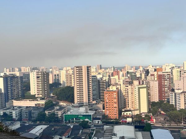 Nuvem de fumaça toma conta do céu em diversos bairros da Grande Vitória por Carlos Alberto