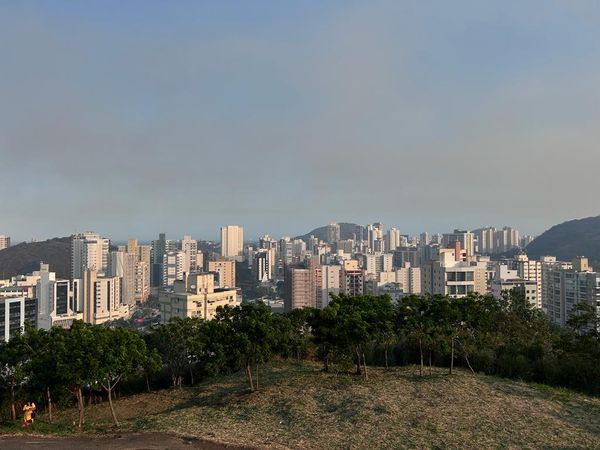 Nuvem de fumaça toma conta do céu em diversos bairros da Grande Vitória por Carlos Alberto