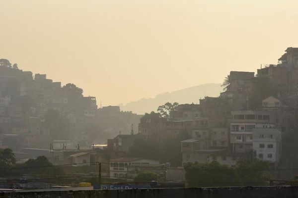 Nuvem de fumaça toma conta do céu em diversos bairros da Grande Vitória por Carlos Alberto