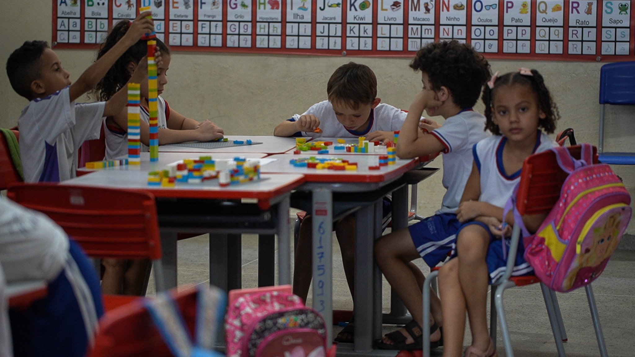 Lego é utilizado no ensino para alunos com deficiência visual da rede municipal de Vitória