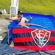Imagem - Torcedor monta piscina em estacionamento de estádio na Bahia; vídeo