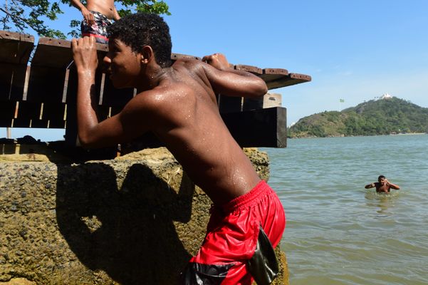 Capixabas aproveitam dia de praia em Vitória por Ricardo Medeiros