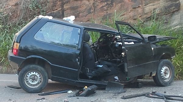 Mulher morre em acidente entre carro e caminhão em Castelo