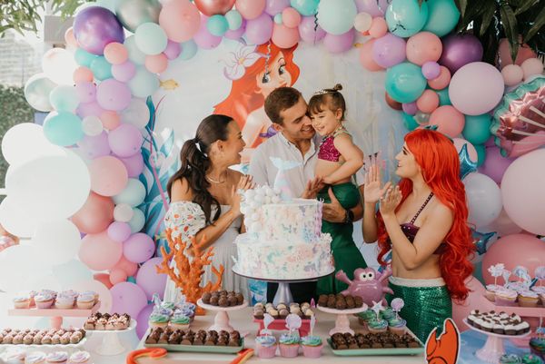 Juliana Kwak e Angelo Dalla Bernardina celebram os 3 anos de Heloisa