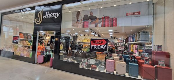 Lojas estarão com identificação nas vitrines, apontando as promoções por Shopping Vitória/Divulgação