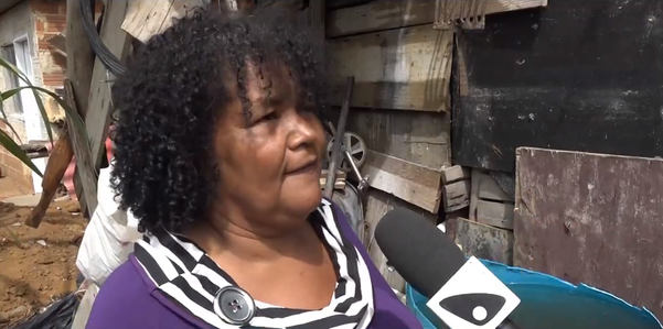 Josenildes Soares, dona de casa que sofre com a falta de água tratada na Vila Esperança, em Vila Velha