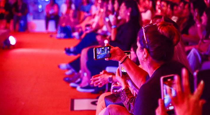 O EmpoderaDONAS, evento realizado pelo Sebrae/ES, abordou temas como vendas, marketing, protagonismo, autocuidado, comportamento empreendedor, importância das redes de apoio e maternidade