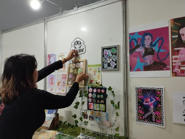  Ilustradora Emanuelly Sena expõe seu trabalho na Expo Favela por Caroline Freitas