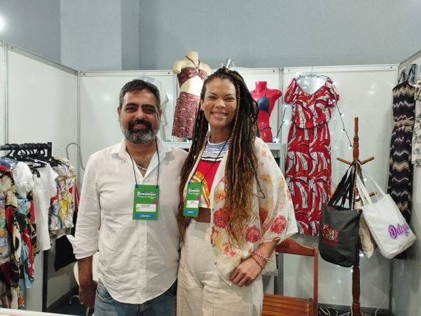 Cláudia Dutra e Cleidimar Pimenta atuam no ramo do design e confecção de moda afro
