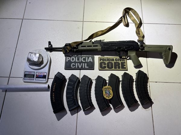 Fuzil apreendido na casa onde Luan Gomes Faria estava por Divulgação | Polícia Civil