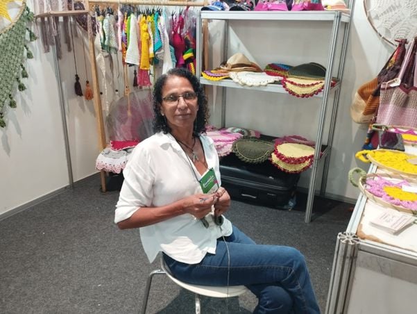 Lilian Nunes de Freitas Cunha faz crochê há 45 anos