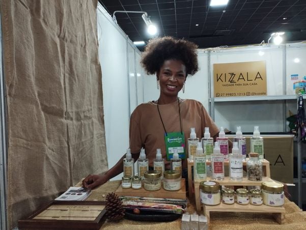 Velas e aromatizantes de ambientes de autoria de Úrsula Ramos por Caroline Freitas