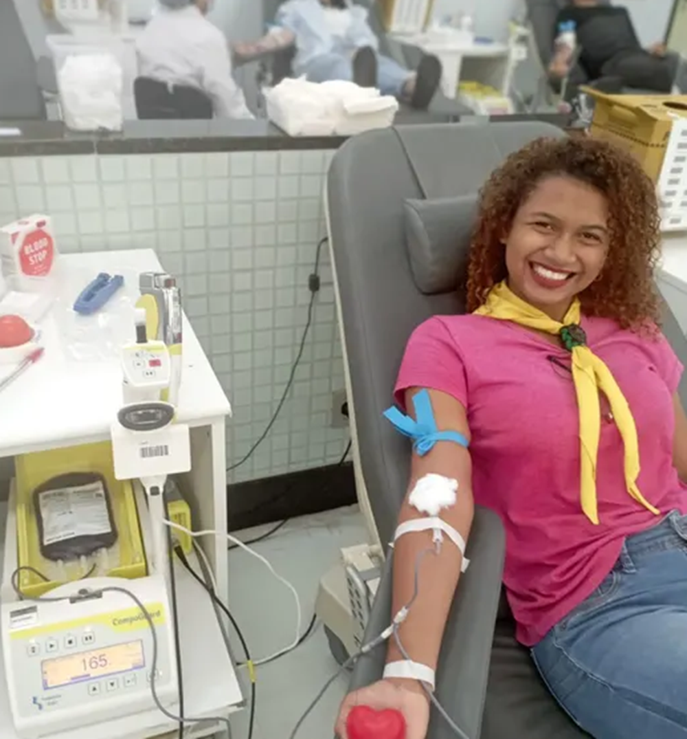 Hadassa Freitas, de 21 anos, doou sangue pela primeira vez neste sábado (25), data em que é celebrado o Dia Nacional do Doador de Sangue