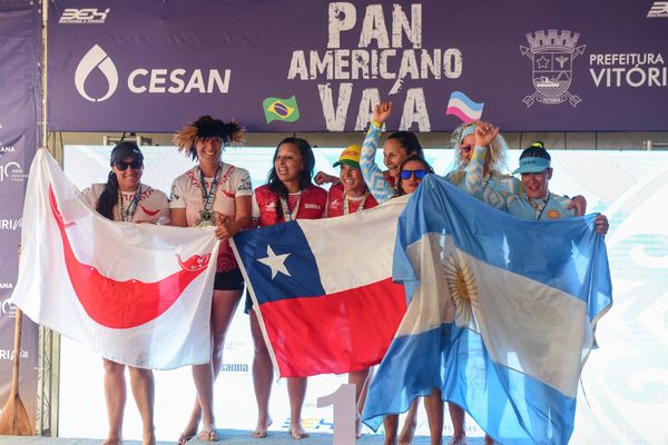Premiação do campeonato pan americano de canoa havaiana em Vitória por Vitor Jubini