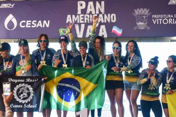 Premiação do campeonato pan americano de canoa havaiana em Vitória por Vitor Jubini