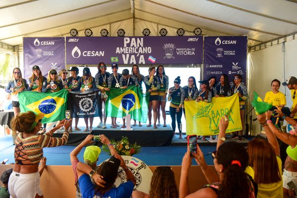 Premiação do campeonato pan americano de canoa havaiana em Vitória por Vitor Jubini